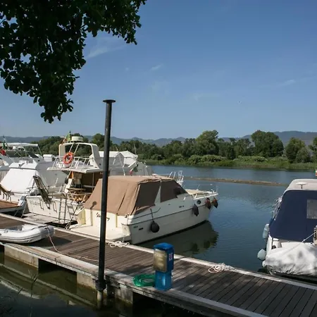 International Holidays Luxe House: Beachfront Pool In Lerici, Pet-friendly *
