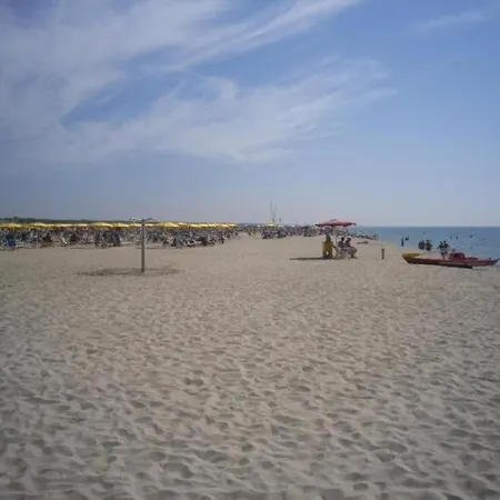 Holiday park International Holidays Luxe House: Beachfront Pool In Lerici, Pet-friendly
