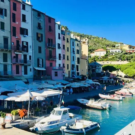 International Holidays Luxe House: Beachfront Pool In Lerici, Pet-friendly Holiday park