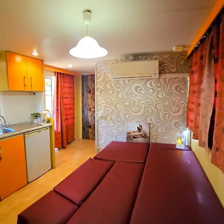 International Holidays Luxe House: Beachfront Pool In Lerici, Pet-friendly Holiday park
