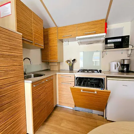 International Holidays Luxe House: Beachfront Pool In Lerici, Pet-friendly Holiday park *