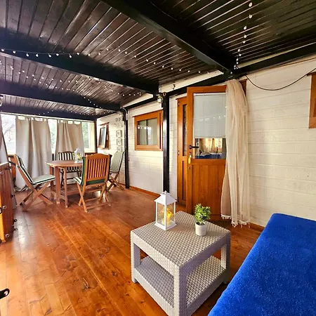 International Holidays Luxe House: Beachfront Pool In Lerici, Pet-friendly Holiday park