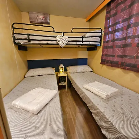 Holiday park International Holidays Luxe House: Beachfront Pool In Lerici, Pet-friendly