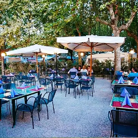 International Holidays Luxe House: Beachfront Pool In Lerici, Pet-friendly Holiday park