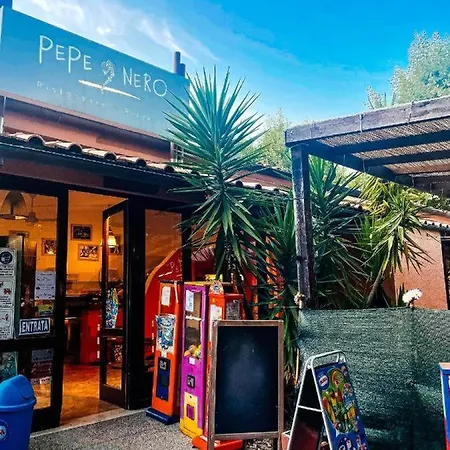 International Holidays Luxe House: Beachfront Pool In Lerici, Pet-friendly Holiday park Ameglia