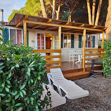 International Holidays Luxe House: Beachfront Pool In Lerici, Pet-friendly Holiday park