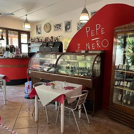 International Holidays Luxe House: Beachfront Pool In Lerici, Pet-friendly Holiday park