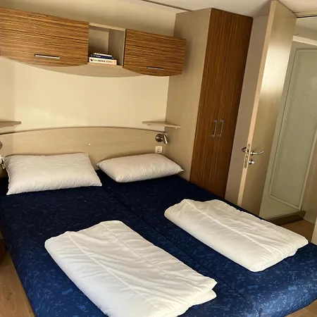 Holiday park International Holidays Luxe House: Beachfront Pool In Lerici, Pet-friendly