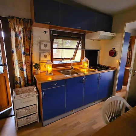 International Holidays Luxe House: Beachfront Pool In Lerici, Pet-friendly Holiday park