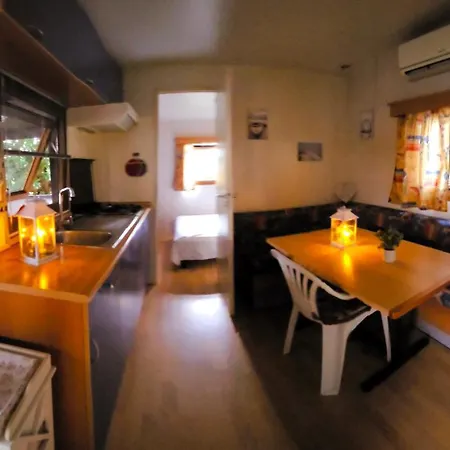 Holiday park International Holidays Luxe House: Beachfront Pool In Lerici, Pet-friendly *