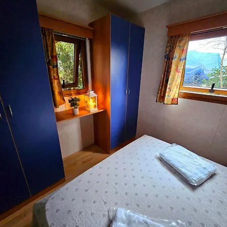 Holiday park International Holidays Luxe House: Beachfront Pool In Lerici, Pet-friendly